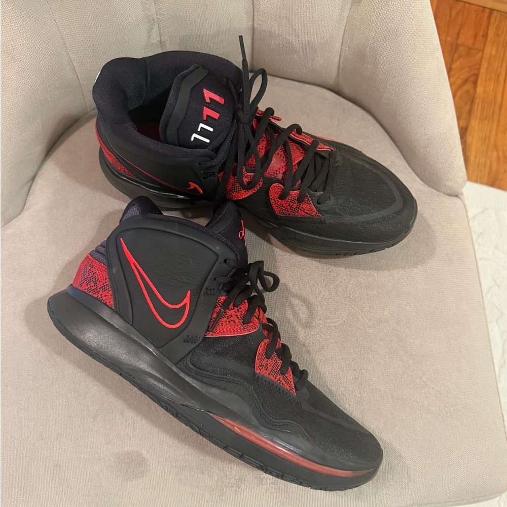 Nike Men's Athletic Shoes in Black and Red